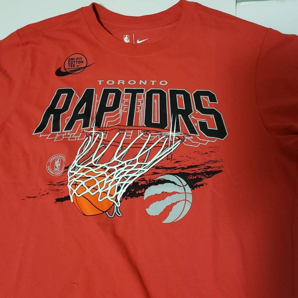 Nike Toronto Raptors Men's Tshirt - Picture 2 of 4